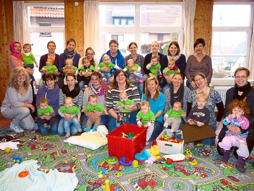 Die Babys, die 2015 in Gechingen geboren wurden, waren  mit den Eltern zu einem Treffen eingeladen.  Foto: Selter-Gehring Foto: Schwarzwälder-Bote