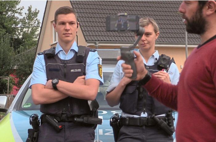 Kampagne der Polizei Pforzheim: Bei Betrugsanrufen gilt: Sofort auflegen!