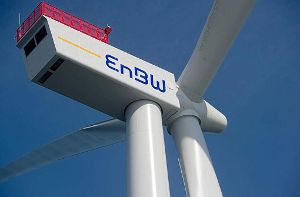 Eine Windkraftanlage der EnBW im Ostsee-Windpark Baltic 2 bei Sassnitz (Mecklenburg-Vorpommern). Die EnBW forciert die Stromerzeugung mit erneuerbaren Energien und hat einen zweiten Windpark in der Türkei in Betrieb genommen. Foto: dpa