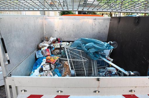 So viel herumliegender Müll wurde am Donnerstagvormittag eingesammelt. Foto: Kapitel-Stietzel