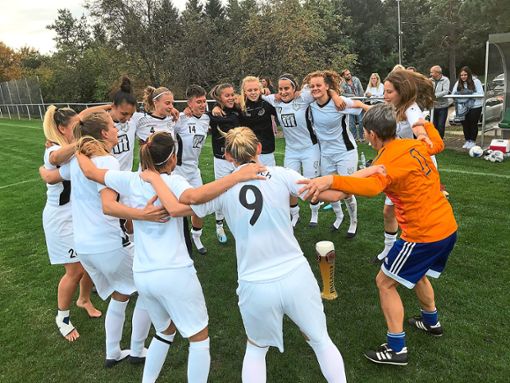 Die Frauen des FV Marbach  feierten  den Aufstieg in die Verbandsliga. Dort wollen sich die Marbacherinnen etablieren.Foto: Rohde Foto: Schwarzwälder Bote