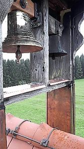 Beide Glocken wurden wieder aufgehängt, links die neue Glocke als Ersatz für eine gerissene. Foto: Schwarzwälder Bote