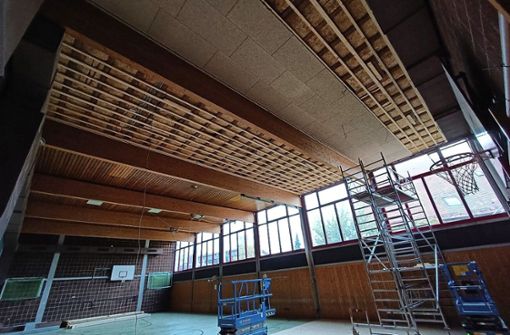 Die Halle in Oberjettingen wird seit vergangener Woche weiter saniert. Foto: Gemeinde Jettingen