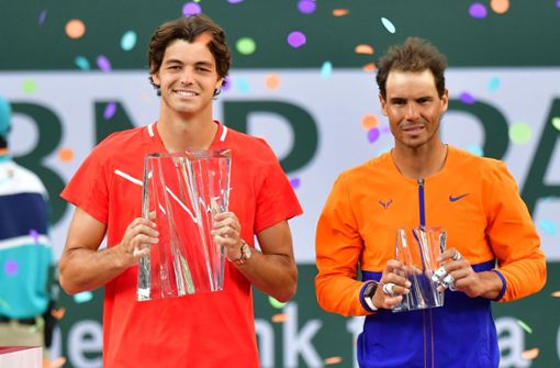 Rafael Nadal (rechts) musste sich im Finale Taylor Fritz geschlagen geben. Foto: AFP/FREDERIC J. BROWN
