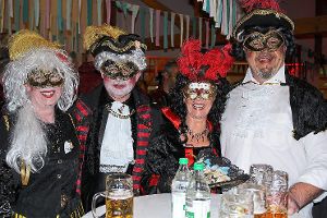 Gäste aus dem venezianischen Karneval gaben sich beim Ball der Vereine in Haigerloch die Ehre. Foto: Reiband Foto: Schwarzwälder-Bote