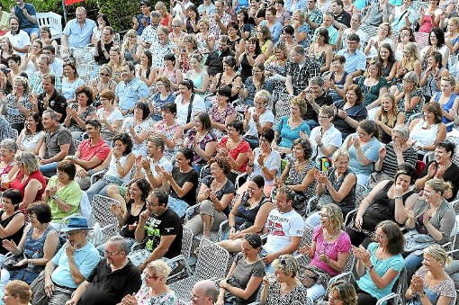 Tolle Zuschauerkulisse, gute Stimmung: Die »Live-Lyrix-Tour« lockte in Schramberg ein großes Publikum an.  Foto: Ziechaus