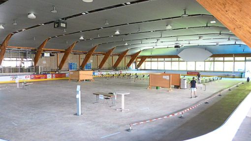 Die Eislaufhalle in Baiersbronn wird zum Schnelltestzentrum umfunktioniert. Foto: Erb