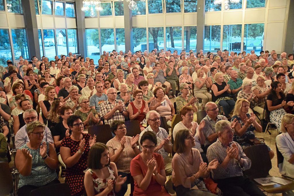 Comedy und Klamauk lockten am Freitagabend Hunderte Zuhörer in die fast restlos gefüllte Sulzberghalle. Fotos: Braun