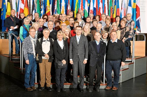 Europaabgeordneter Daniel Caspary (vorne, Dritter von rechts) erläuterte den Besuchern die Arbeit des Europaparlaments.  Foto: CDU Wildberg Foto: Schwarzwälder-Bote