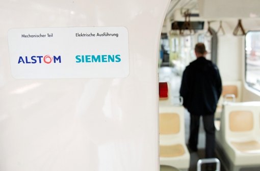 Im Übernahmepoker zwischen Siemens und US-Konkurrent General Electric um die französische Alstom sichert sich die Regierung in Paris ein Zustimmungsrecht. Foto: dpa