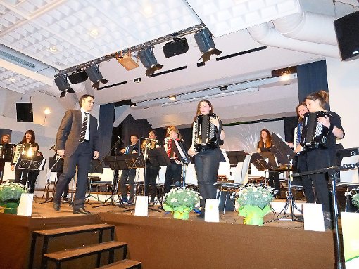 Das Jugendorchester zeigt Emotionen bei Musiktiteln aus den Bereichen Film und Pop.    Fotos: Suttheimer Foto: Schwarzwälder-Bote