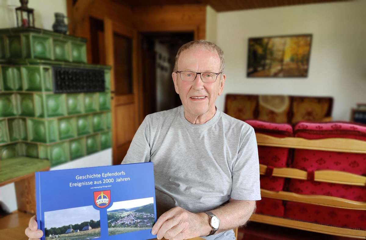 Hansjörg Pirngruber hat viel Zeit in die Recherche zu Epfendorfs Geschichte investiert. Foto: Cools