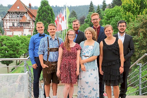 Die Absolventen der Interkulturellen Theologischen Akademie freuen sich über ihren Studienabschluss.  Foto: Kiess Foto: Schwarzwälder-Bote