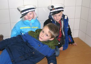 Wenn das kein Erlebnis war: Fünf Kinder durften dank Wünsch dir was einen Tag lang hinter die Kulissen der Rottweiler Polizeiwache blicken. Foto: Vinci