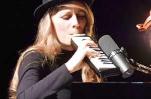 Liedermacherin Laura Braun im Festspielhaus. Foto: Stadler