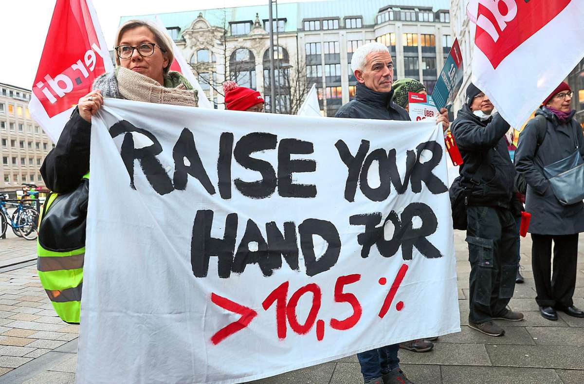 Die Forderungen der Gewerkschaft, wie hier in Hamburg im Januar plakativ geäußert, sind klar.