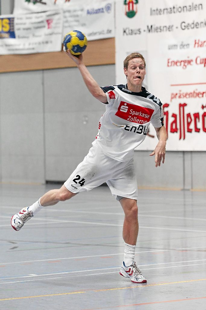 Manuel Liniger kann nicht nur mit dem Handball, sondern auch mit dem Puck ganz gut umgehen.  Foto:Eibner Foto: Schwarzwälder-Bote