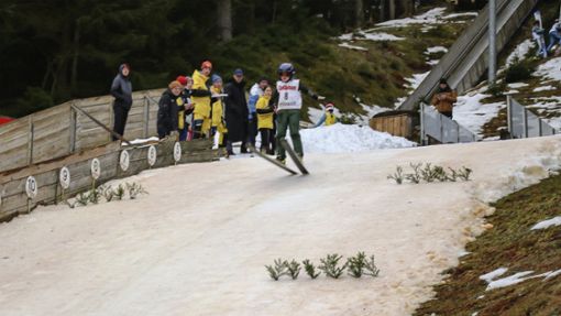 Zwei beherzte Sprünge katapultieren Pauline Nordt vom Skiteam Schonach auf Platz drei ihrer Altersklasse Foto: Hans-Jürgen Kommert