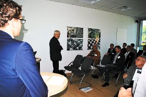 Rangendingens Bürgermeister Johann Widmaier stand den Firmenvertretern  bei IHK vor Ort Rede und Antwort. Foto:  KSW/Tubex Foto: Schwarzwälder-Bote