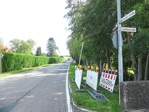 Schilder für die Vollsperrung  sind vorbereitet.  Foto: Gemeinde Straubenhardt Foto: Schwarzwälder Bote