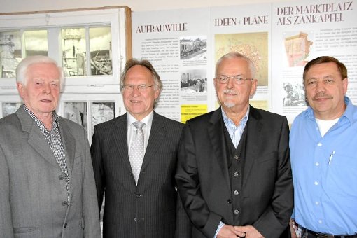 Reinhold Beck (Zweiter von rechts) übernimmt den Vorsitz des Heimat- und Museumsvereins. Zweiter Vorsitzender ist Hans-Jürgen Schnurr (rechts), Kassier Peter Glitza. Werner Hertrampf (links) rückt als Beirat neu in den Vorstand. Foto: Museum