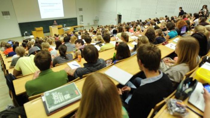 Grün-Rot streitet über Studiengebühren für Nicht-EU-Ausländer