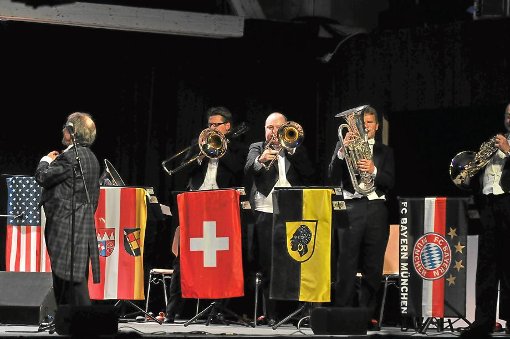 Internationales Flair kann man auch mal zeigen, wie das Ensemble »Blechschaden« in der Alten Stallhalle beweist. Foto: Schnekenburger