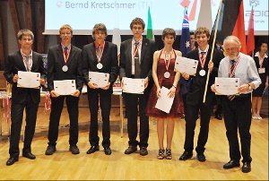 Ilka Vinçon und ihre Kollegen erhalten den Schülerpreis der Deutschen Physikalischen Gesellschaft Foto: privat Foto: Schwarzwälder-Bote