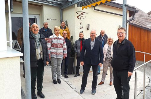 Den Optimismus und die gute Laune hat sich der Kreisvorstand der Blasmusiker um den Vorsitzenden Hans-Joachim Fuchtel (rechts) nicht nehmen lassen. Foto: Göbel