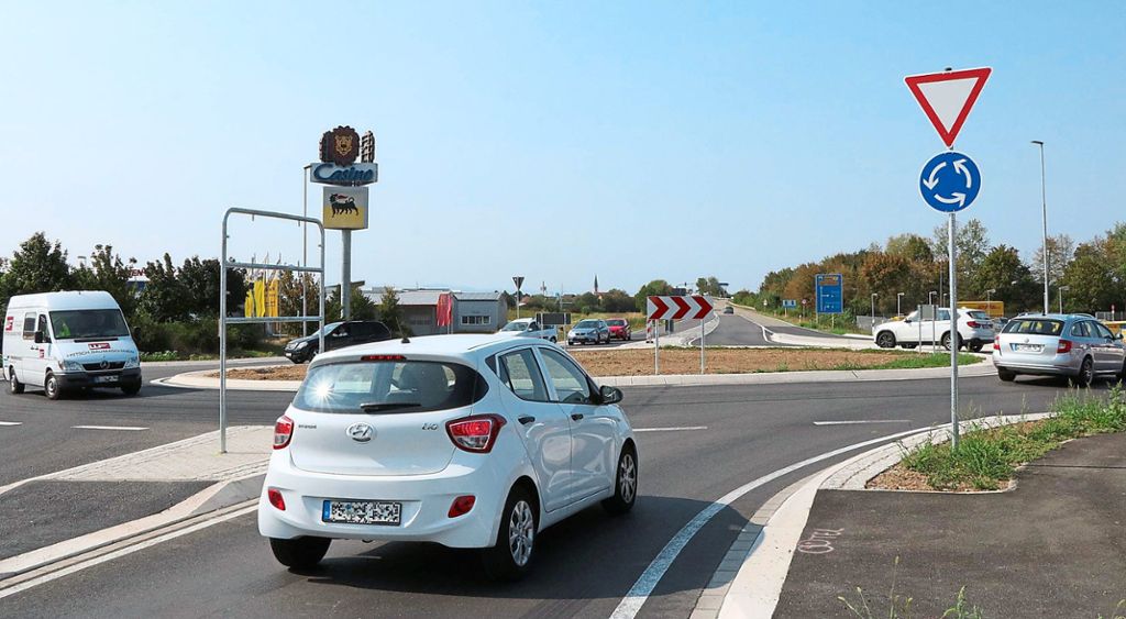 Die Zeit der Staus auf dem Autobahnzubringer zwischen den Gewerbegebieten DYN A5 und Orsch­weier-West soll mit dem neuen Kreisverkehr ein Ende haben.