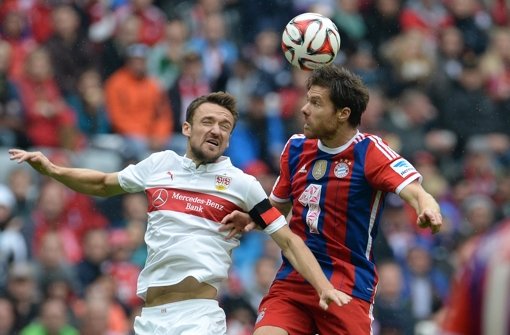 Christian Gentner (links) hat mit dem VfB Stuttgart das Nachsehen gegen den FC Bayern München. Foto: dpa