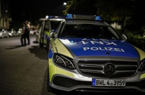 Die Polizei war in der Nacht auf Samstag mit starken Kräften in die Färberstraße ausgerückt. Foto: Marc Eich