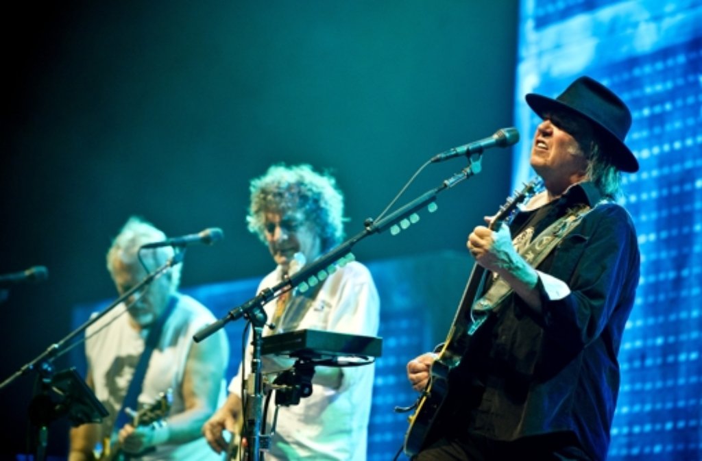 Neil Young spielte am Montagabend vor 10.000 Zuschauern in der Schleyerhalle in Stuttgart. Klicken Sie sich durch unsere Bildergalerie.