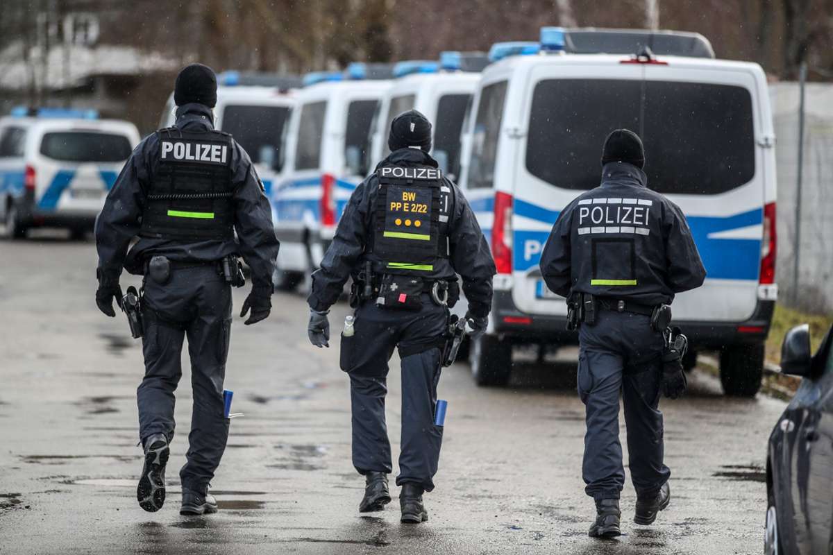 Mit 60 Beamten sucht de Polizei in Villingen erneut nach dem Vermissten Dirk Brünker. Foto: Marc Eich