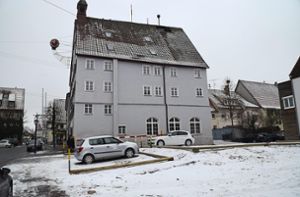 Die Stadt Schömberg lässt prüfen, ob das denkmalgeschützte alte Rathaus abgebrochen werden kann. Foto: Visel