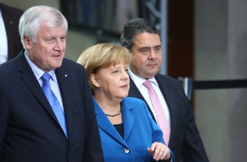 Sie wollen in den nächsten vier Jahren das Land führen: CSU-Chef Horst Seehofer, Bundeskanzlerin Angela Merkel (CDU) und SPD-Chef Signar Gabriel (rechts). Foto: dpa