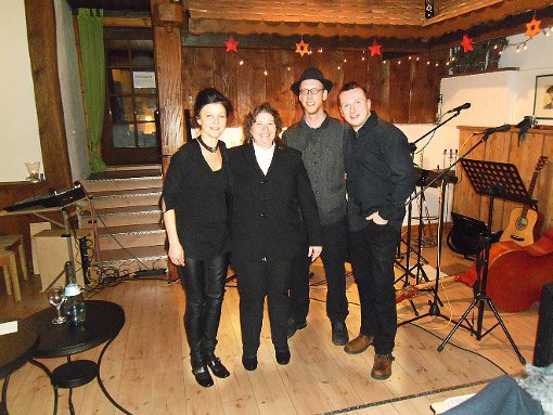 Begeisterten ihr Publikum: die vier Akteure des Ensembles Droisam Foto:  Ramsperger Foto: Schwarzwälder-Bote