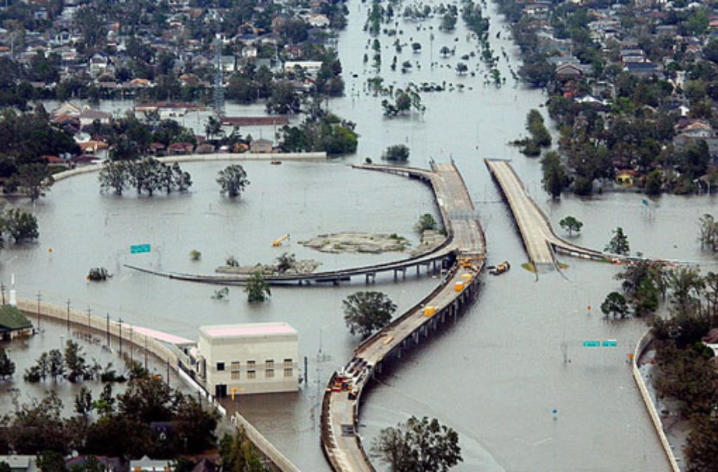 Hurrikan Katrina war einer der schlimmsten Hurrikans in der Geschichte der USA – geschätzter Sachschaden: 81 Milliarden US-Dollar. New Orleans wurde besonders hart getroffen,  80 Prozent der Stadt waren nach dem Hurrikan überflutet.