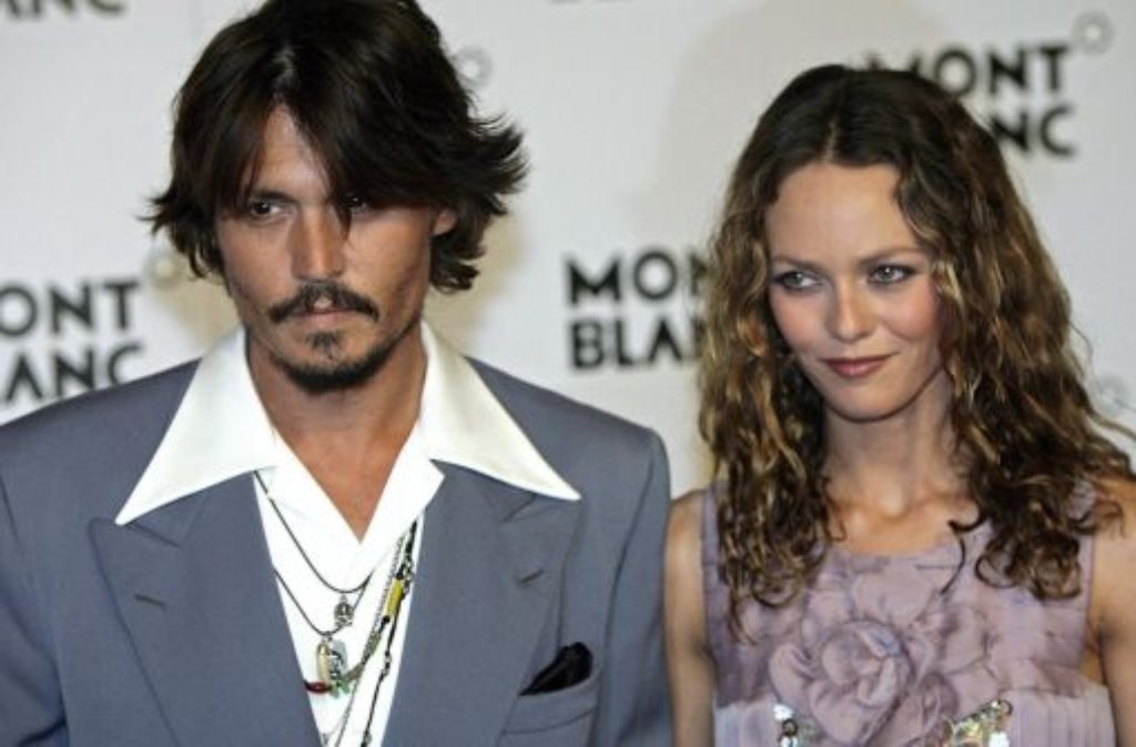 Jetzt ist es offiziell: Johnny Depp und Vanessa Paradis haben sich nach 14 Jahren getrennt. Schade, finden wir. Hatten Sie doch unserer Meinung nach wunderbar zusammen gepasst. Weitere Promi-Traumpaare, die sich unserer Meinung nach bedauerlicherweise getrennt haben, sind ...