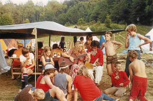 Feelin‘ groovy hieß es noch 1980 bei einer Freizeit des Jugendzentrums in den Vogesen, bei der dieses Bild entstand. Foto: Schwarzwälder-Bote