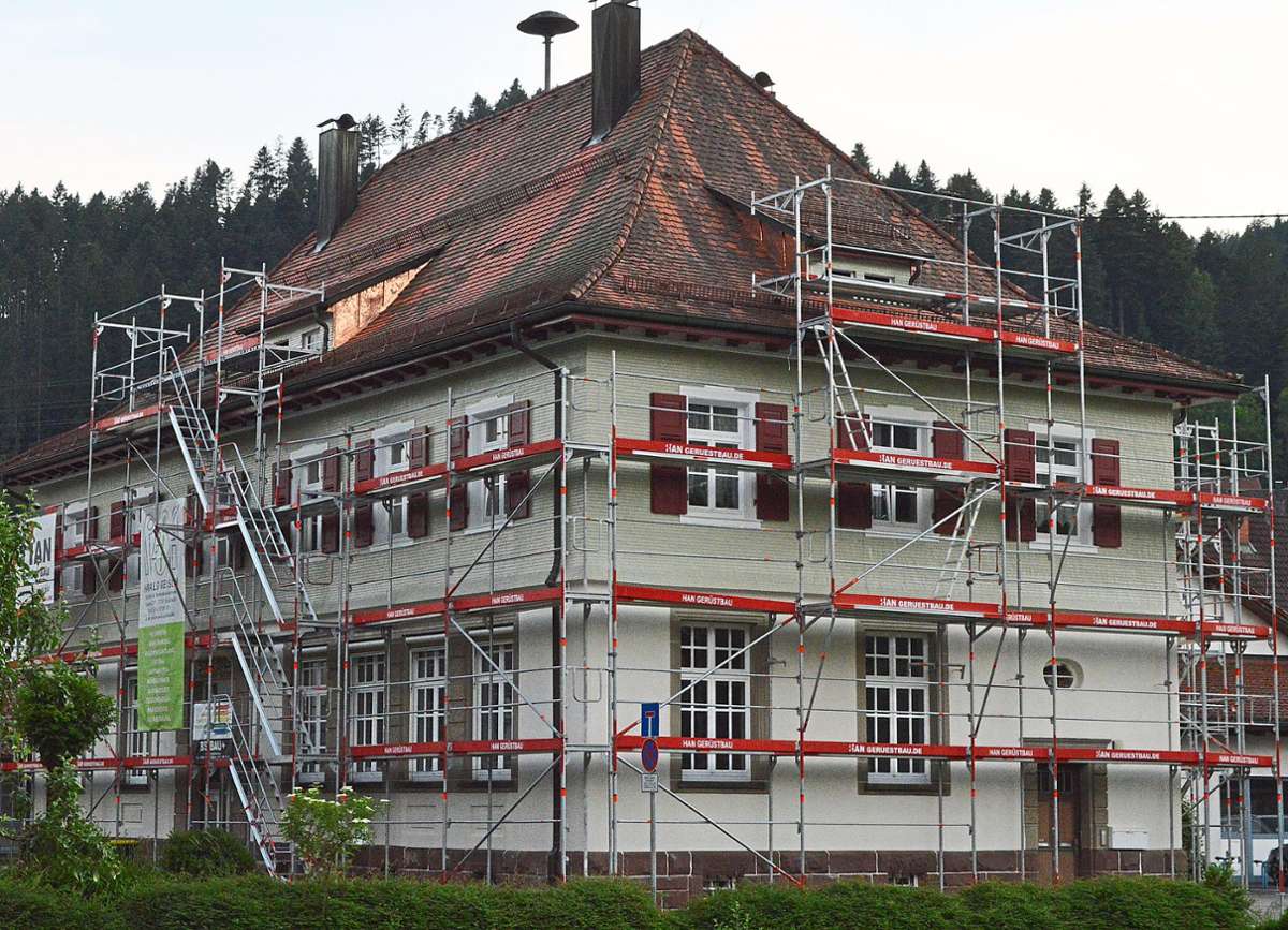 Die Sanierung des frühren Grundschulgebäudes kostete 37.300 Euro mehr als Mittel im Haushaltsplan (240.000 Euro) eingestellt sind.