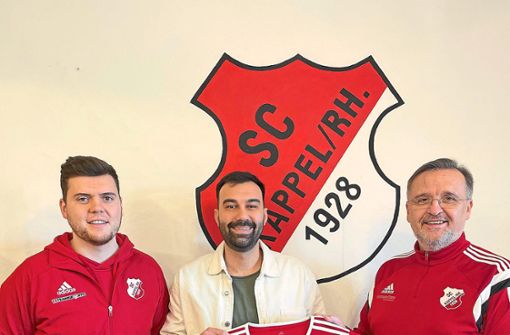 SC-Kappel-Vorsitzende Oliver Reichelt (rechts) begrüßt Yasin Ilhan als neuen Spielertrainer. Foto: Verein