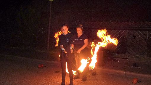 Überragende Feuer-, LED- und Diabolo-Shows zeigt das Team von Tripple S, das auch bei der Langen Nacht der Lichter in Horb zu sehen sein wird. Fotos: Trpple S/Feinler Foto: Schwarzwälder-Bote