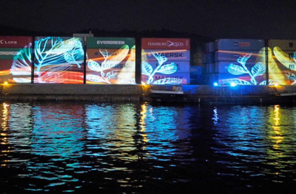 Besonders beeindruckend: Bei der Langen Nacht der Museen gab es am Stuttgarter Hafen eine Lichtshow. Foto: Leserfotograf burgholzkaefer