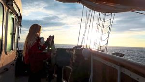 Während ihrer Wache steuert Hanna auch mal den Schoner mit 1400 Quadratmetern Segelfläche über den Atlantik. Foto: Privat Foto: Schwarzwälder Bote