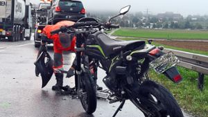 Unfall auf B 27: Motorradfahrer schwer verletzt