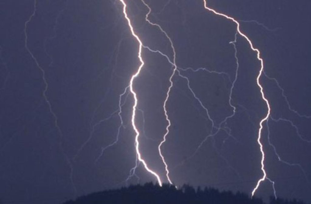Wie sich ein Blitzschlag im Körper anfühlt, weiß ein 25-Jähriger aus Rohrdorf. Foto: Archiv