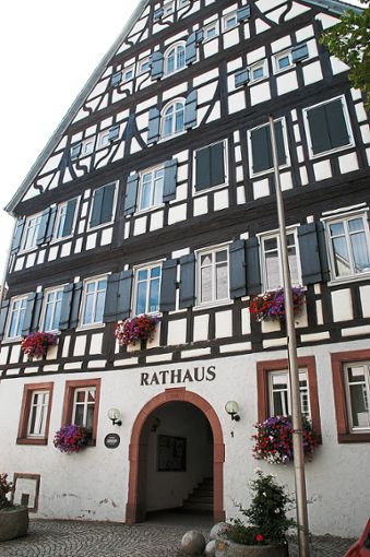 Im Rosenfelder Rathaus fallen für die Stadt wichtige Entscheidungen. Archiv-Foto: Hertle Foto: Schwarzwälder Bote