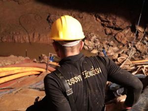 Der baden-württembergische Tunnelbohrer Herrenknecht hat Spezialisten an den Unglücksort des Höhlendramas in Thailand geschickt. (Symbolfoto) Foto: dpa