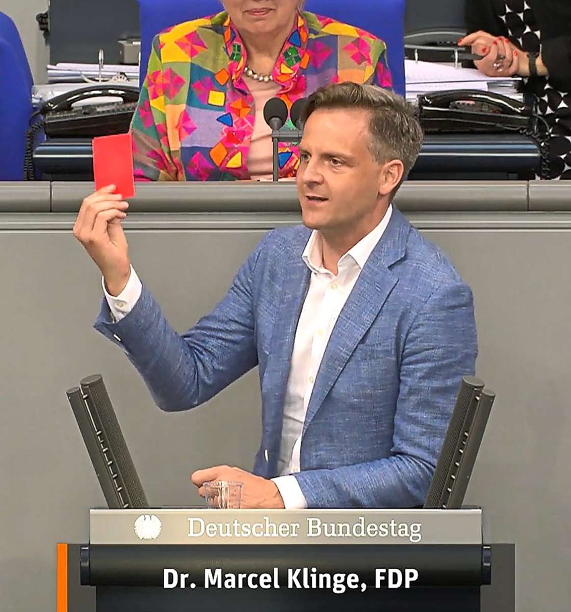 Der Doppelstädter Marcel Klinge  in Aktion im Bundestag in Berlin.